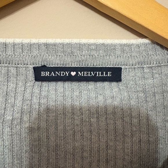 Brandy Melville Women's V-Neck Cropped Sweater Top Gray One Size - Picture 3 of 4